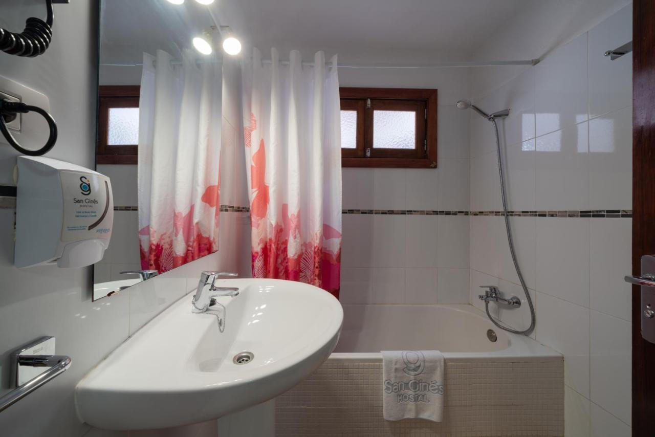 Double or Twin Room Private Bathroom
